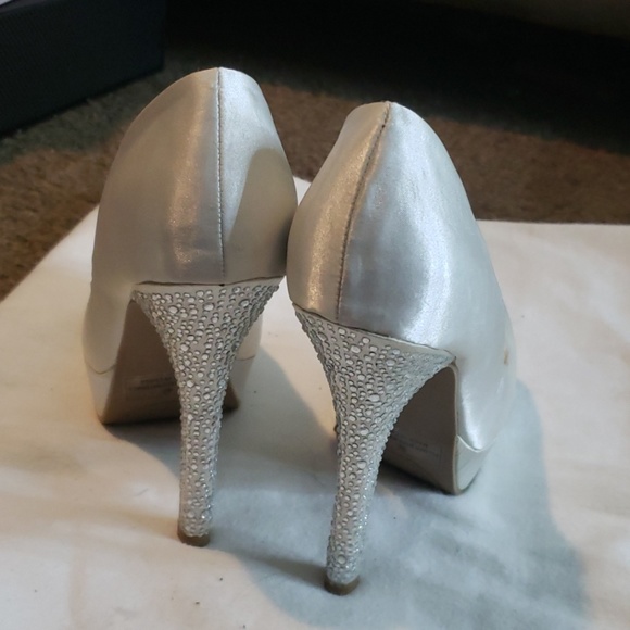 Heels - Picture 3 of 4